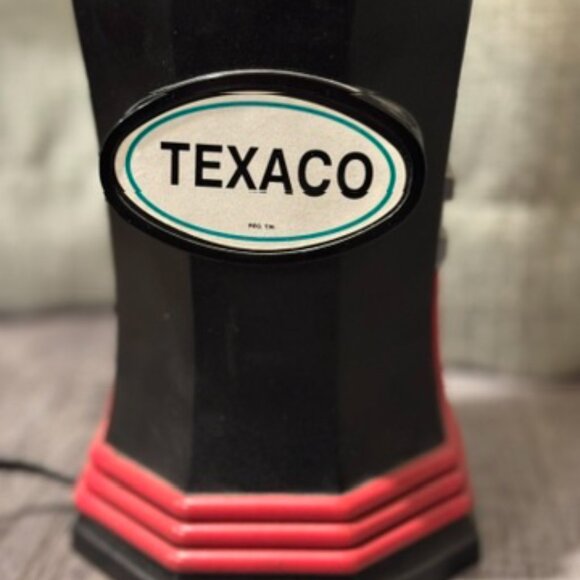 Vintage 1990’s Texaco Gas Pump Lava Lamp - Black Base, Red Wax, Clear Liquid - Picture 7 of 10
